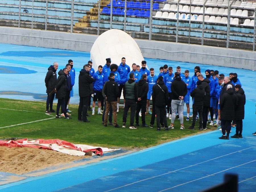 Στήριξη σε παίκτες και προπονητή από τους οπαδούς (video)